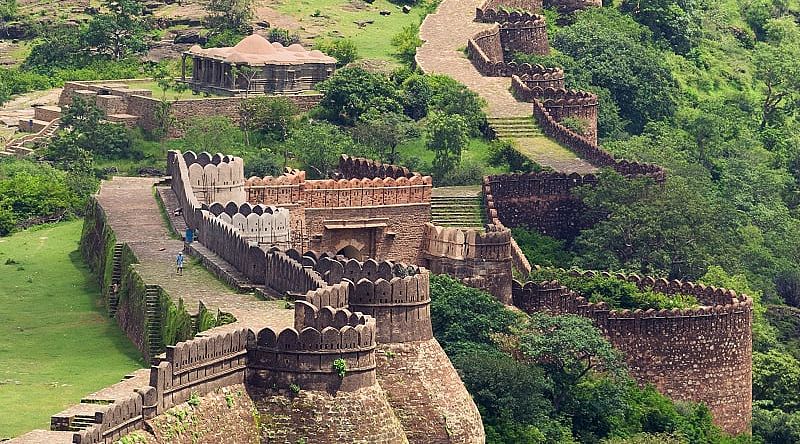 Old wall of Mewar Fortress of Kumbhalgarh in India