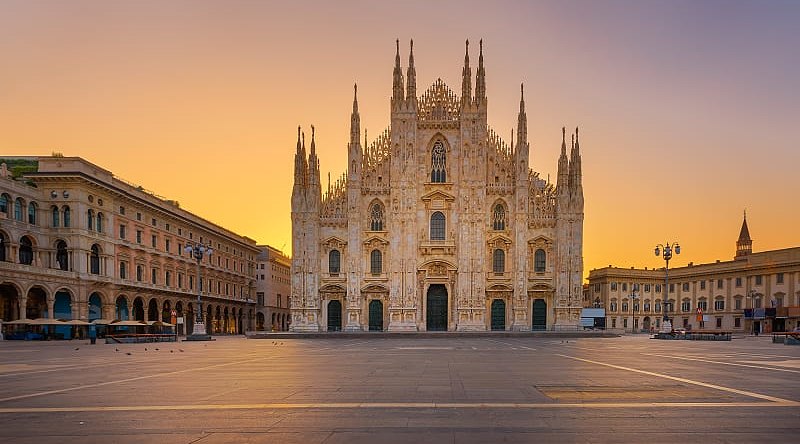 Milan Cathedral (Duomo di Milano) at sunrise