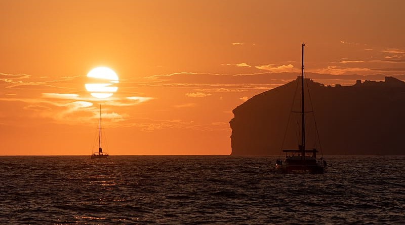 Romantic Santorini Vacation - Sunset cruise