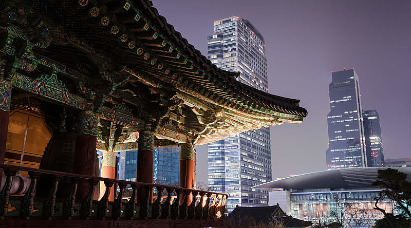Traditional Bongeunsa Temple pavilion contrasting with the modern skyscrapers of Gangnam.