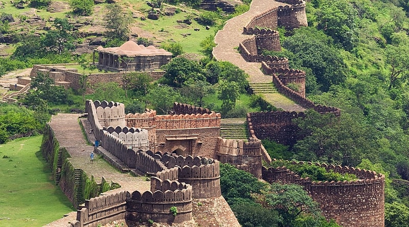 Old wall of Mewar Fortress of Kumbhalgarh in India