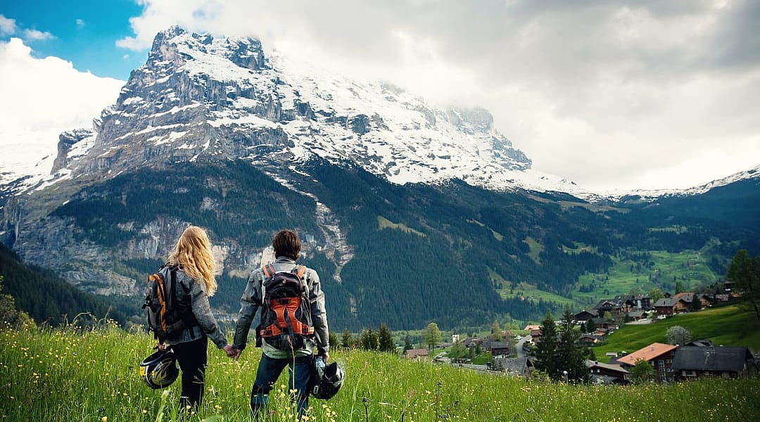 Couple enjoying a valley view in Grindelwald