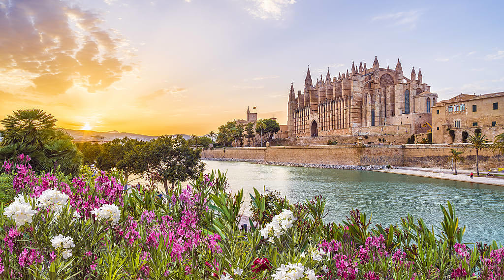 Cathedral La Seu at sunset, Mallorca, Spain