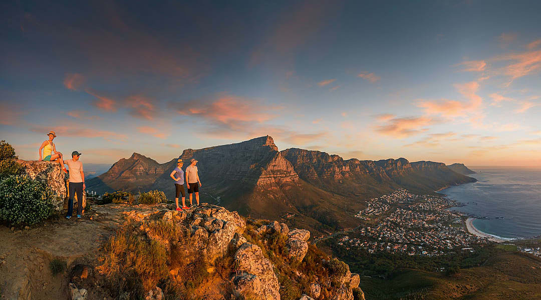 Couples hiking Lions Head in Cape Town.