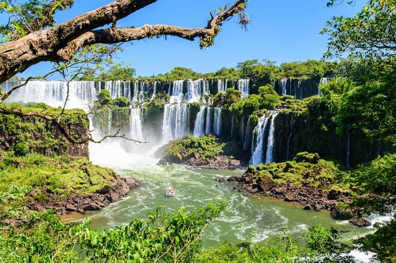 Igiazu falls view from Argentina