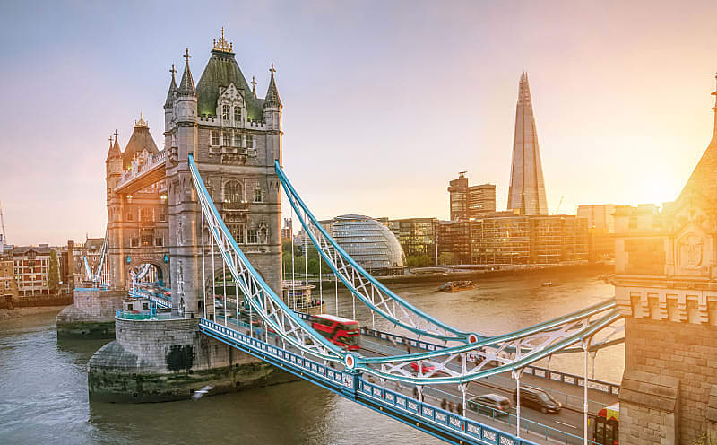 London Tower over the Thames River.