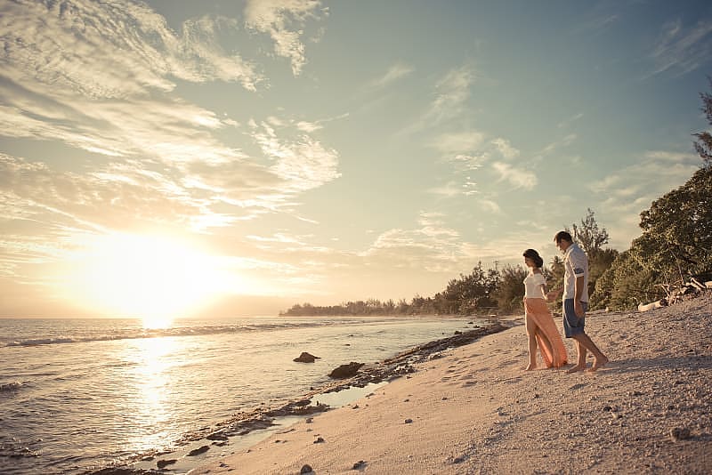 Honeymoon couple on the beach in Moorea, Tahiti. Photo courtesy Tahiti Tourisme/Hélène Havard