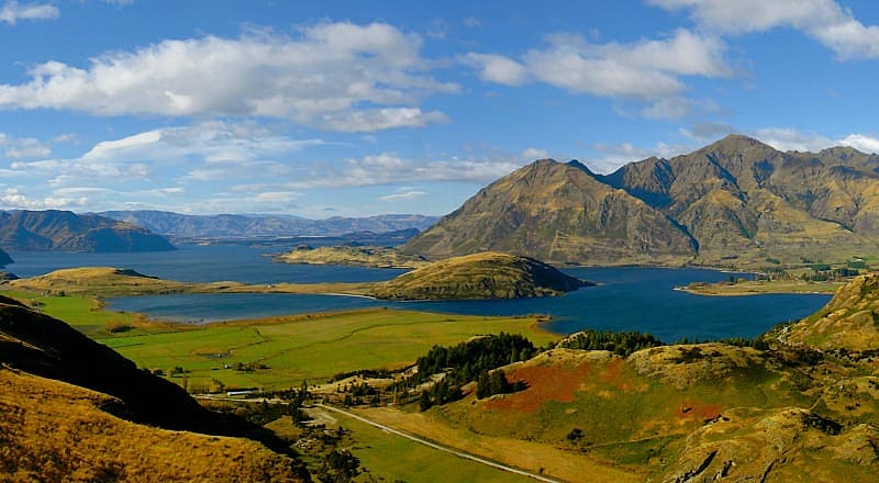 Lake Wanaka with Aspring National park in New Zealand