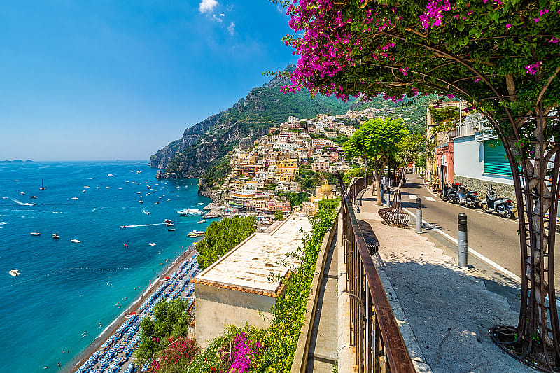 Wonderful view of the Positano promenade