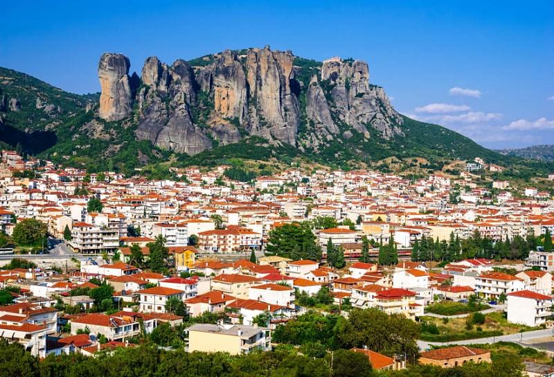 Kalambaka is located at the very foot of the Meteora rocks, on which the world famous Meteora monasteries are located.