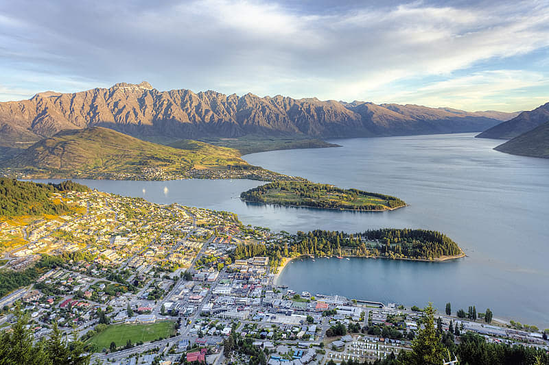 Queenstown under the rays of the setting sun