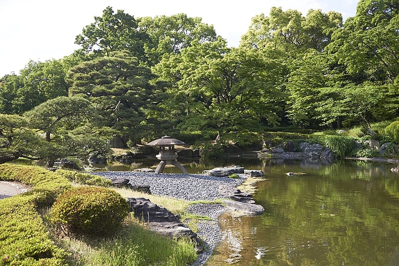 Private tour of the Imperial Palace’s blossoming East Garden