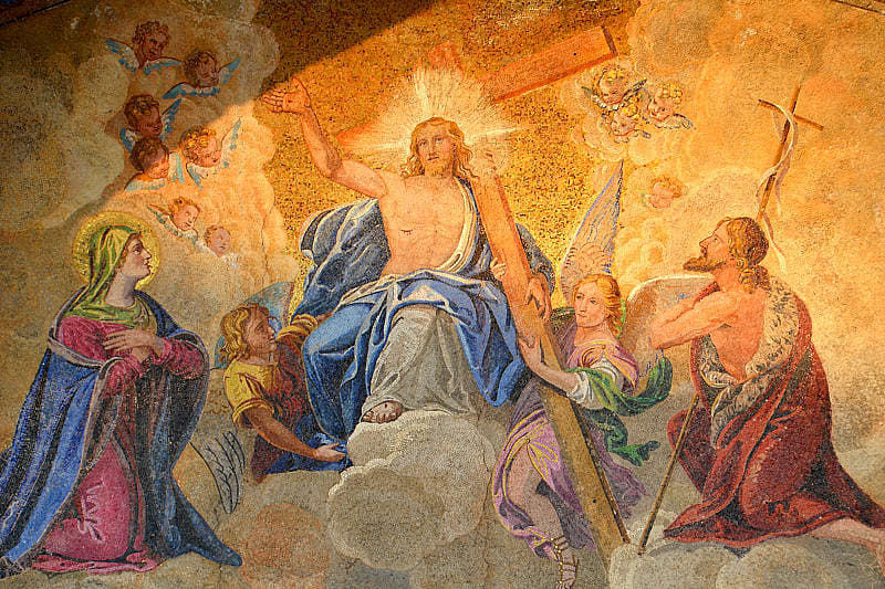 Admire the wonderful gilded frescoes of the Basilica of San Marco in Venice.