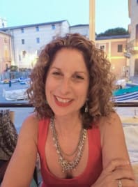 Travel agent Debra in Italy