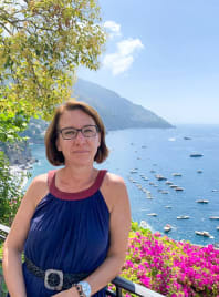 Travel agent Isabella in Italy