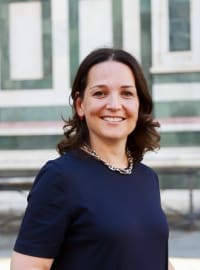 Travel agent Nadia in Italy