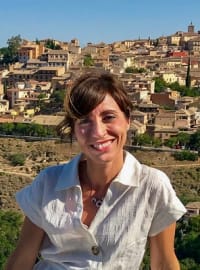 Travel agent Rosa in Spain