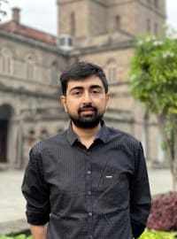 Travel agent Jay in India