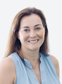 Travel agent Sharon in Australia office