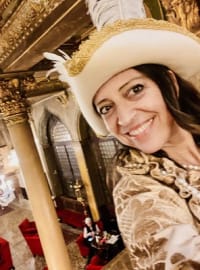 Travel agent Elena in Italy