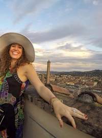 Travel agent Maria in Italy