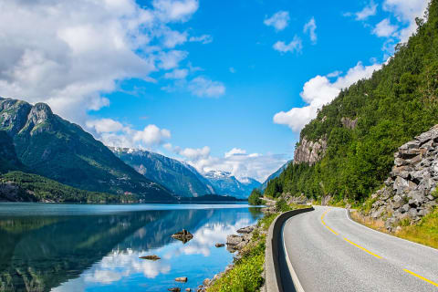 Road during summer time in the Norwegian moungtains 