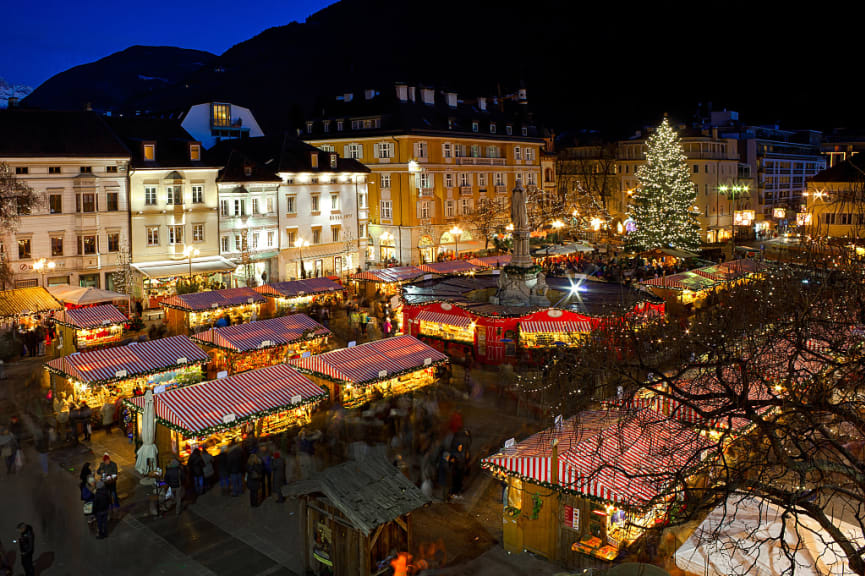 Piazza Walther Christmas market in Bolzano, Italy