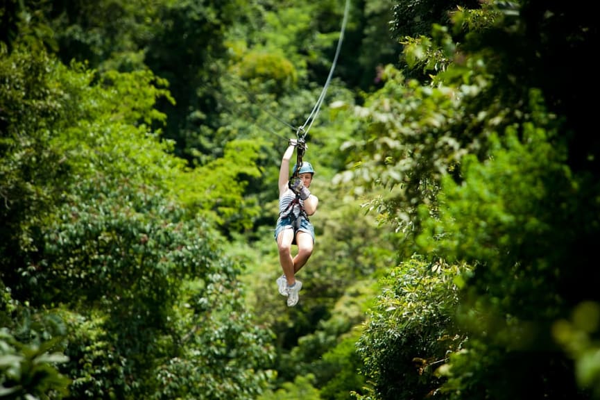 Gril zip-lining in Costa Rica