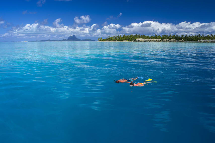 Couple snorkeling in Tahaa, Tahiti.  Photo by David Kirkland, courtesy of Tahiti Tourisme