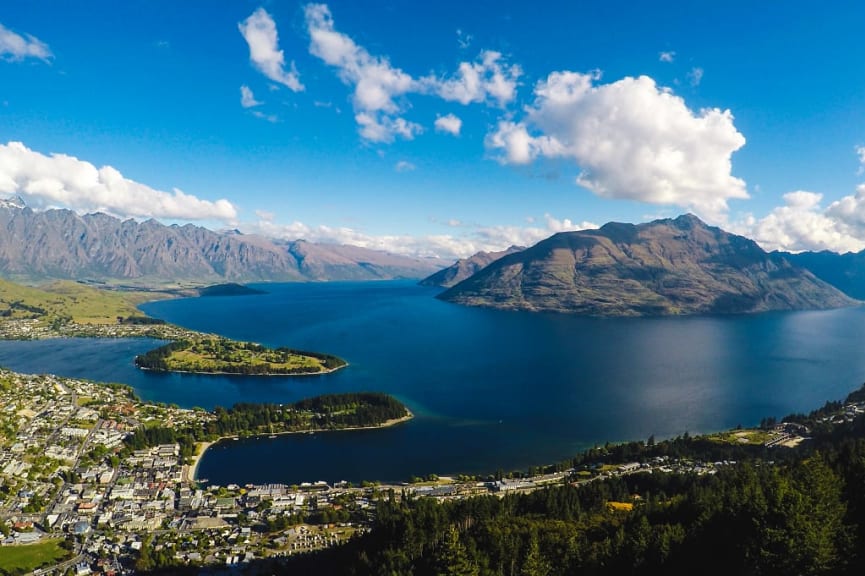 Queenstows with Lake Wakatipu and panoramic view of The Remarkables mountains in New Zealand