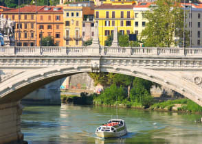 Bridge Tevere Ponte Vittorio Emanuele II in Rome, Italy