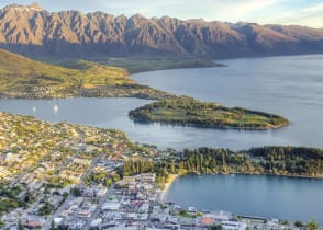 Queenstown under the rays of the setting sun