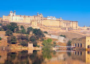 Maota lake and Amber Fort in Jaipur, Rajasthan, India