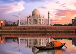 Sunset at the Taj Mahal in Agra, India