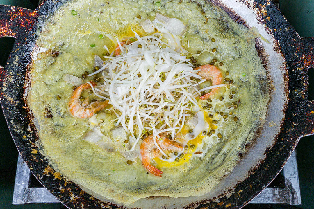 Banh Xeo, Vietnamese sizzled pancake stuffed with shrimp and bean sprouts