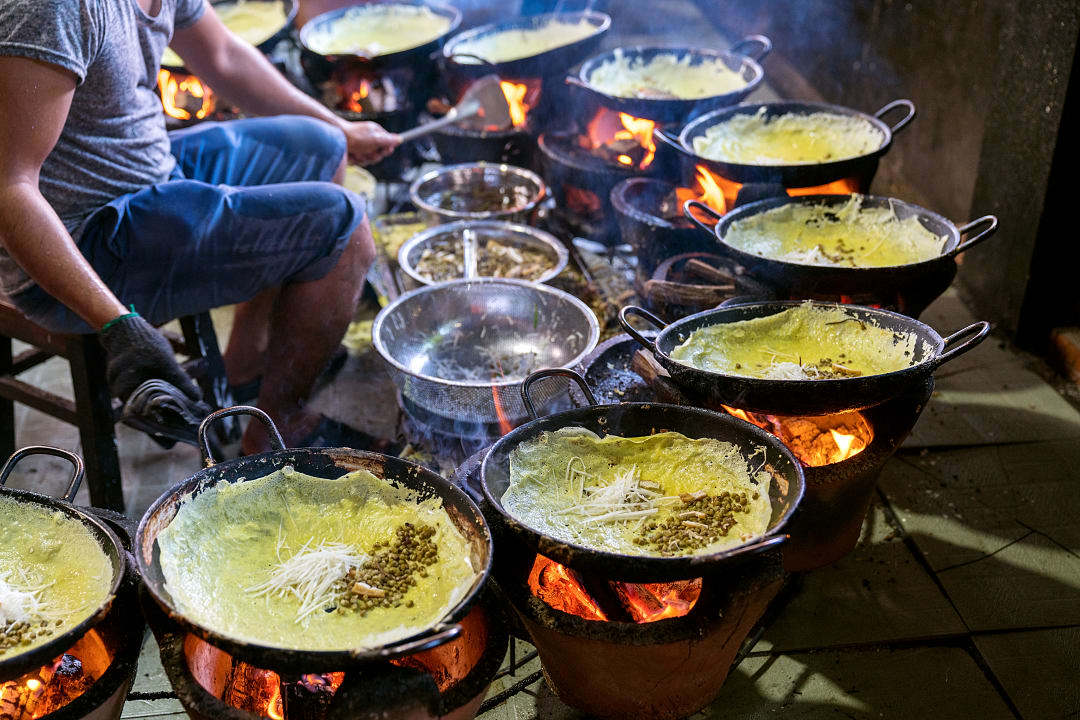Banh Xeo vender at Vietnamese food market