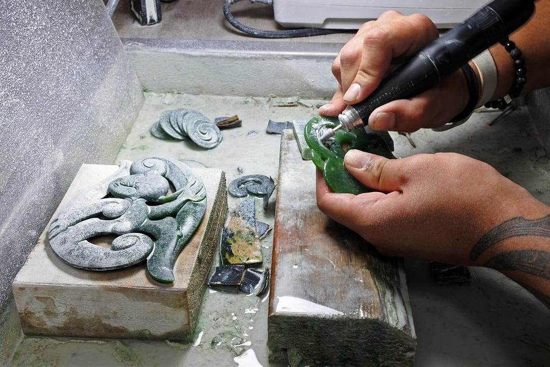 Jade carving artist in Rotorua, New Zealand