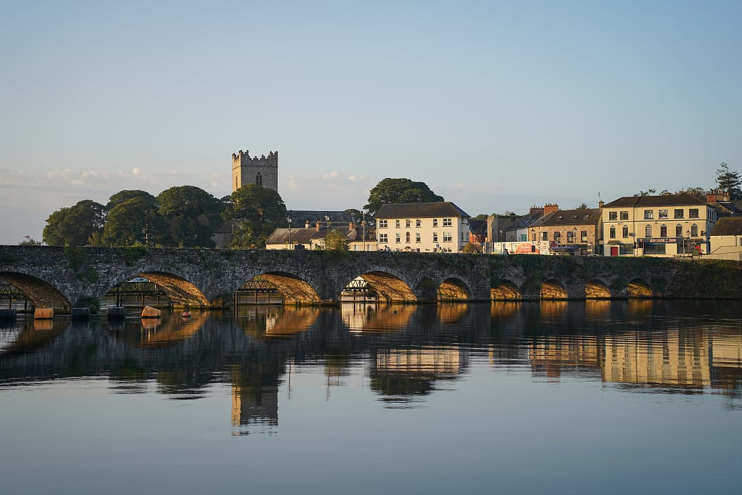 Killaloe Bridge in County Clare.  Photo courtesy of Fáilte Ireland