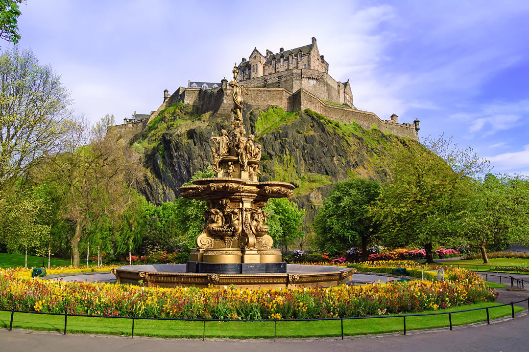 Fountain with Edinburgh Castle in Scotland