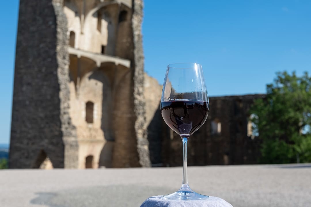 Wine tsting at medieval castle of Châteauneuf-du-Pape in Rhône Valley, France 