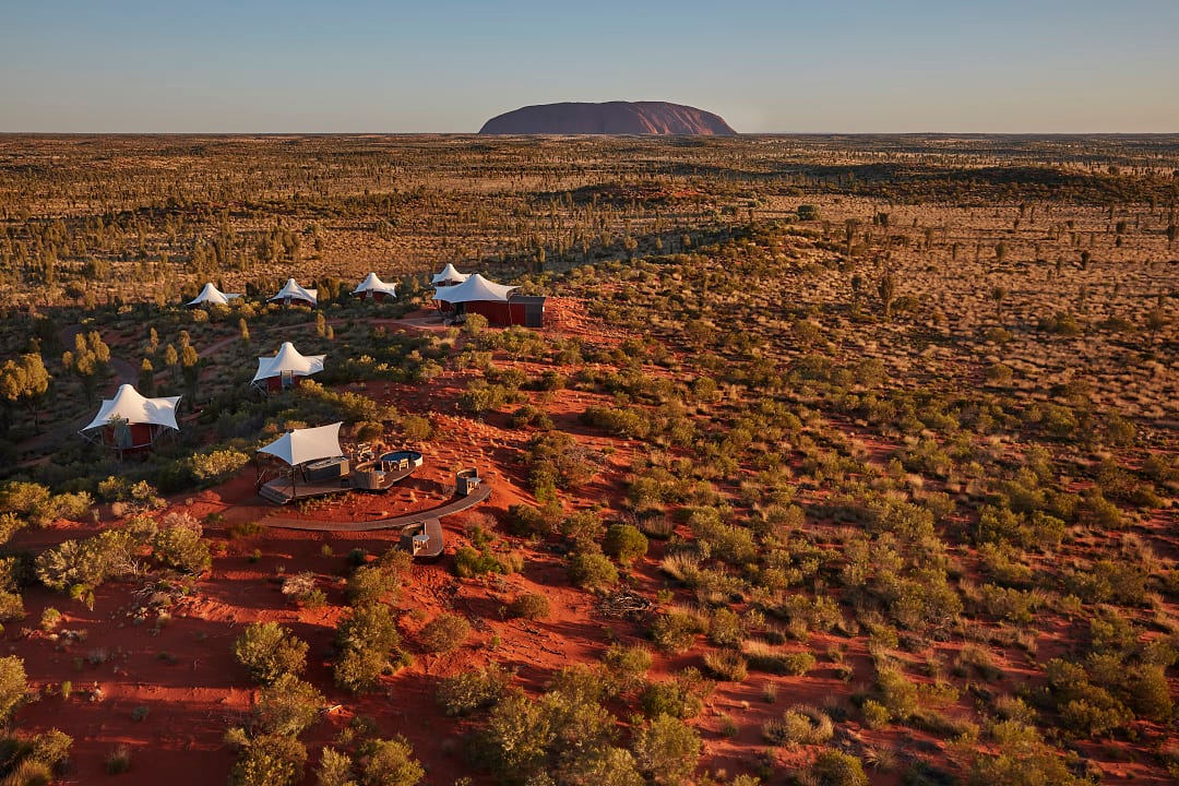 Longitude 131 resort with view to Uluru at Uluṟu-Kata Tjuṯa National Park, Australia