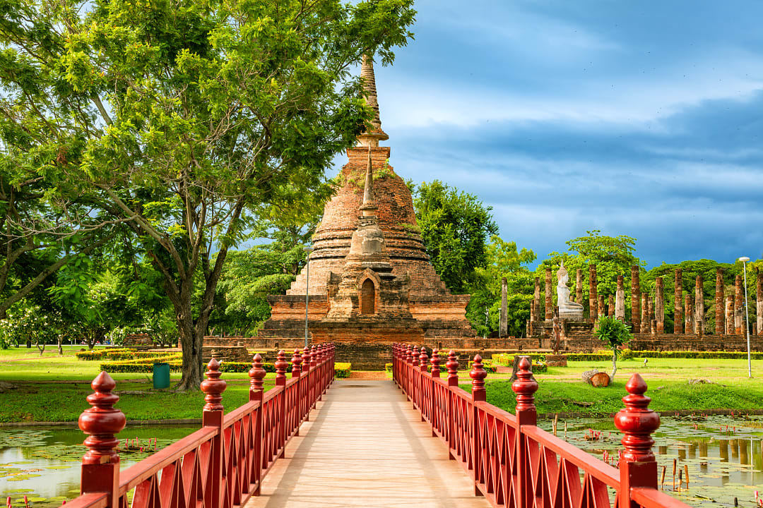 Wat Sa Si temple in Sukhothai, Thailand