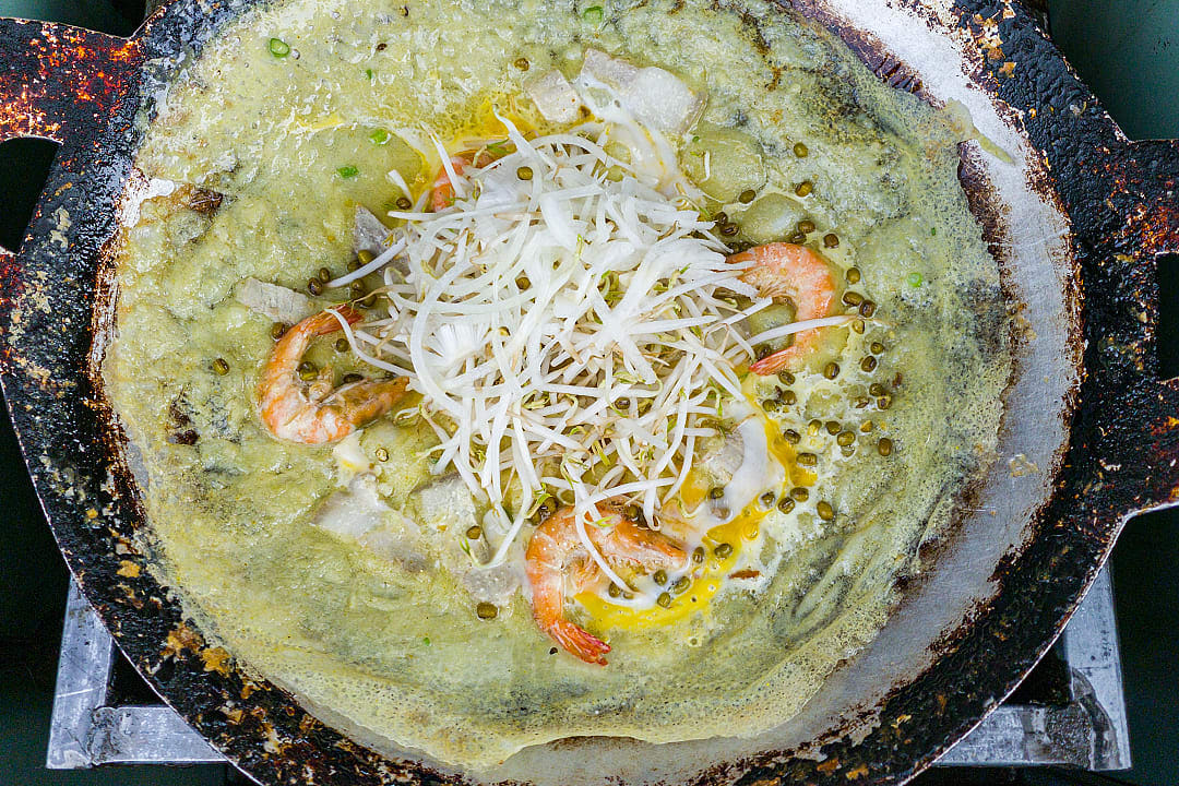 Vietnamese sizzled pancake stuffed with shrimp and bean sprouts
