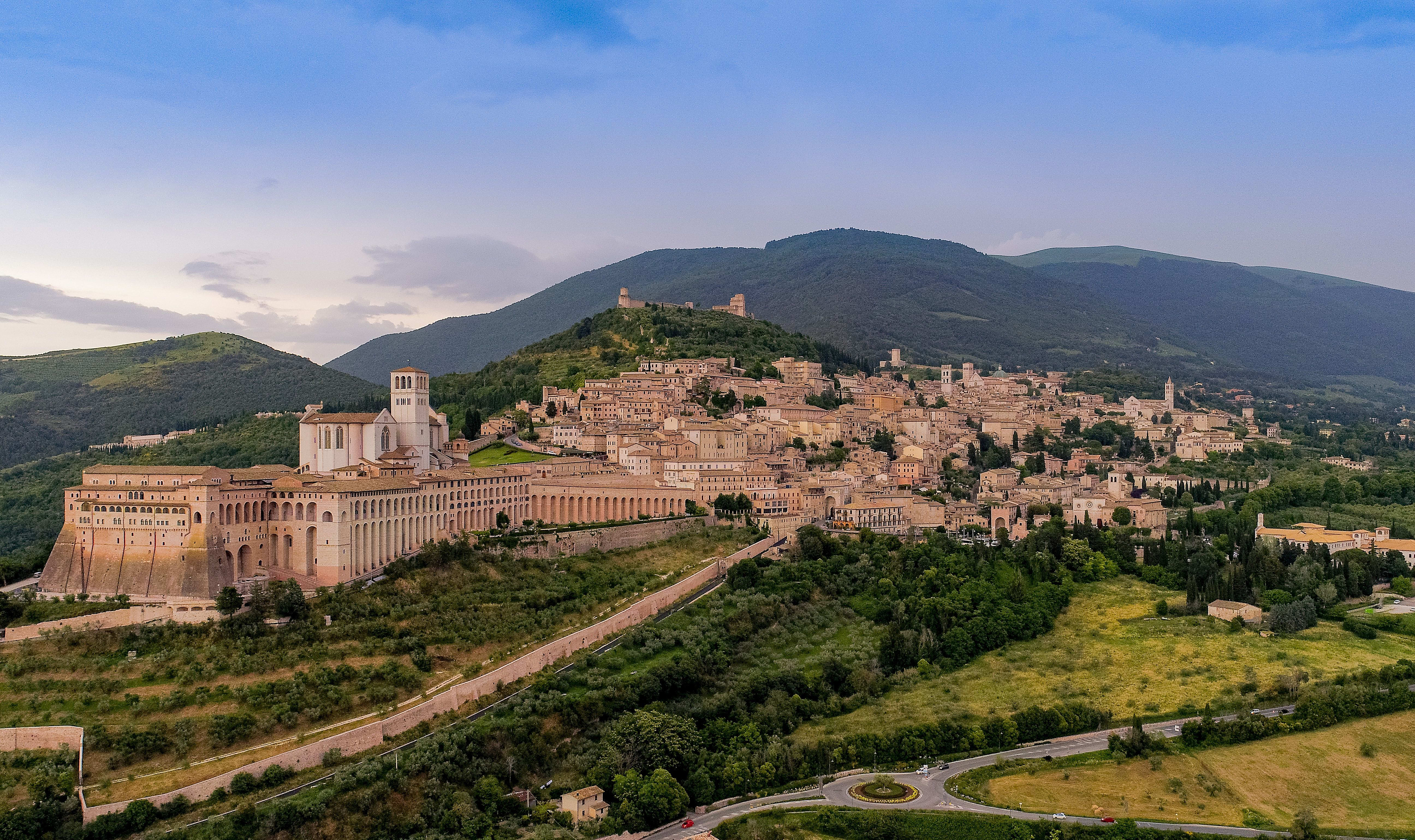 Hilltop town of Assisi, Umbria, Italy with Basilica of Saint Francis and lush countryside.