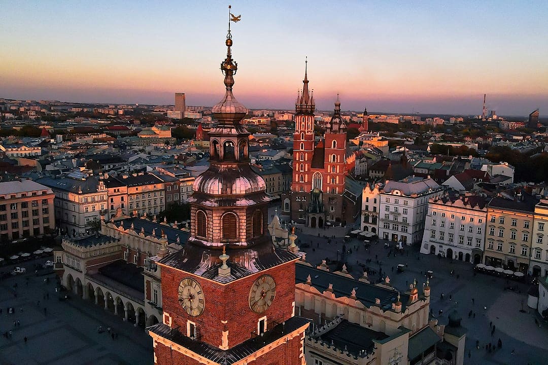 Aerial view of Kraków’s historic Old Town and St. Mary’s Basilica at sunset.