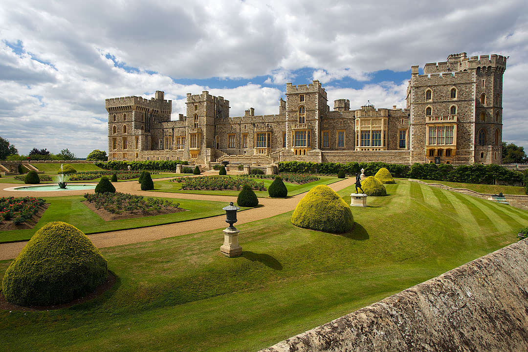  Windsor Castle gardens in England
