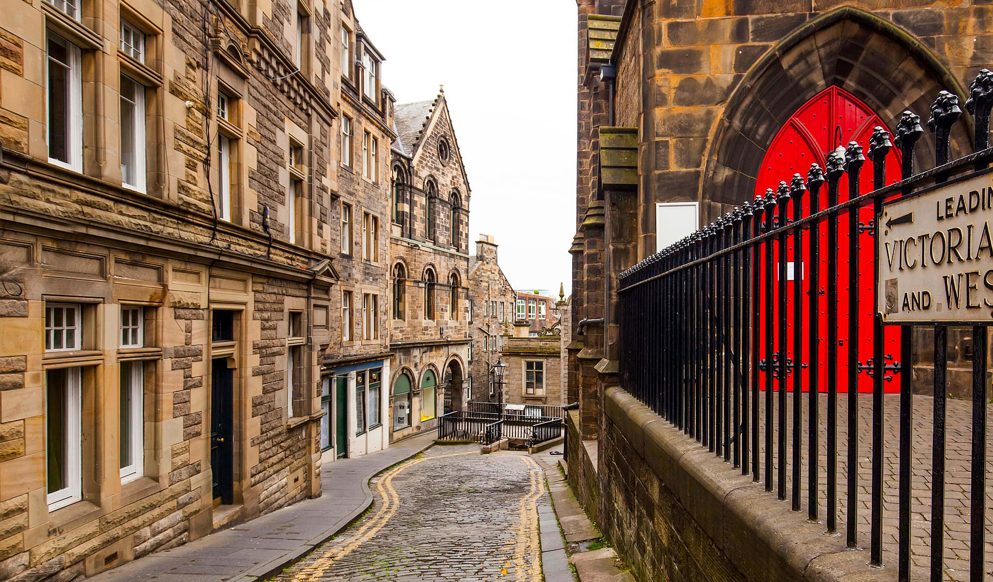 Small narrow street in Edinburgh old town, Scotland.