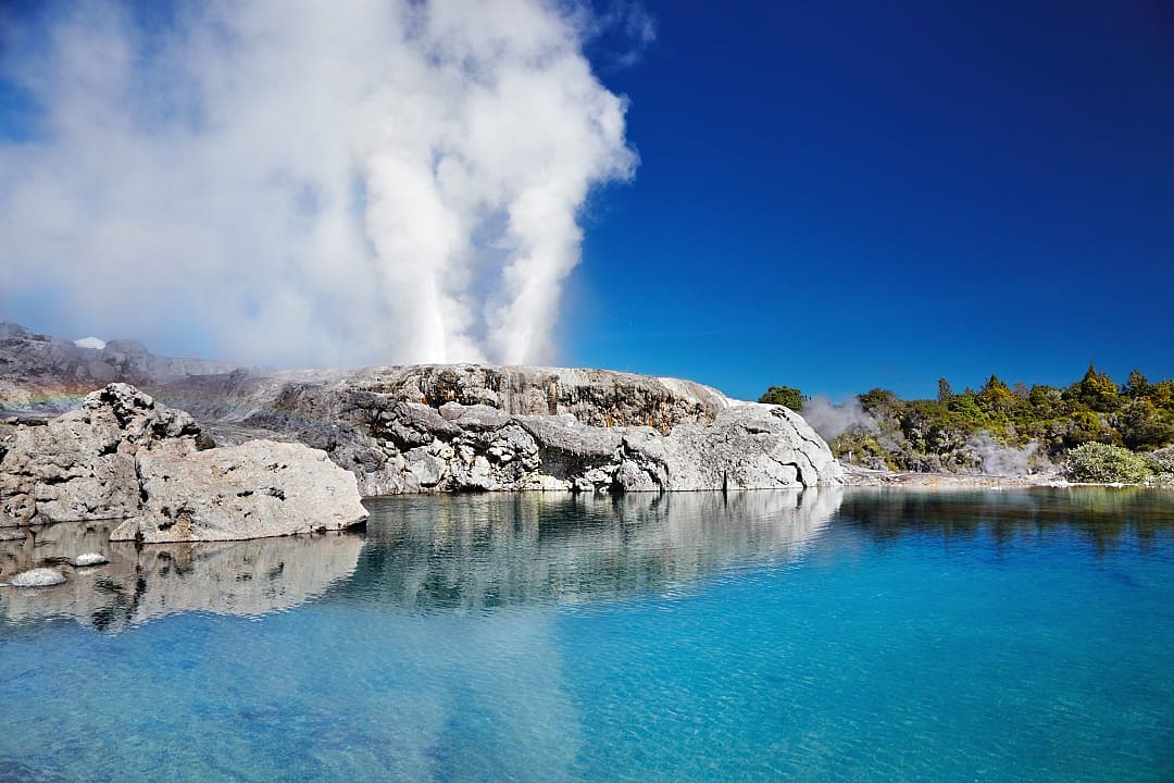Pohutu Geyser in Rotorua, New Zealand