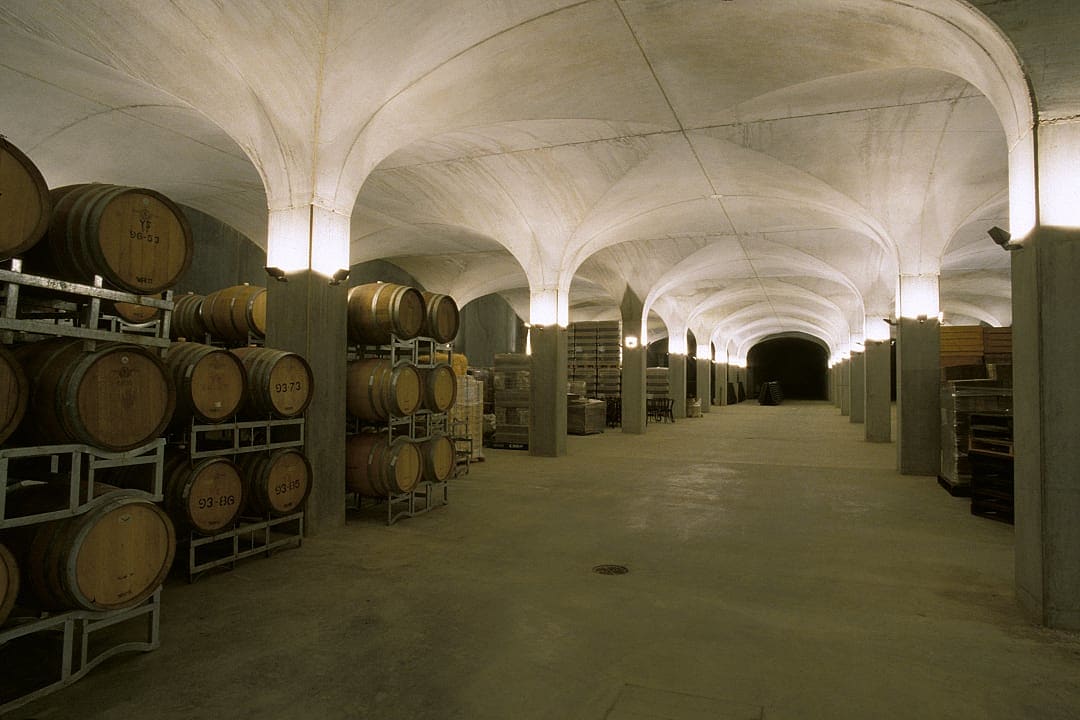 A striking wine cellar in the Yarra Valley where architectural wine tourism adds atmosphere to cool-climate pinot and shiraz tastings.