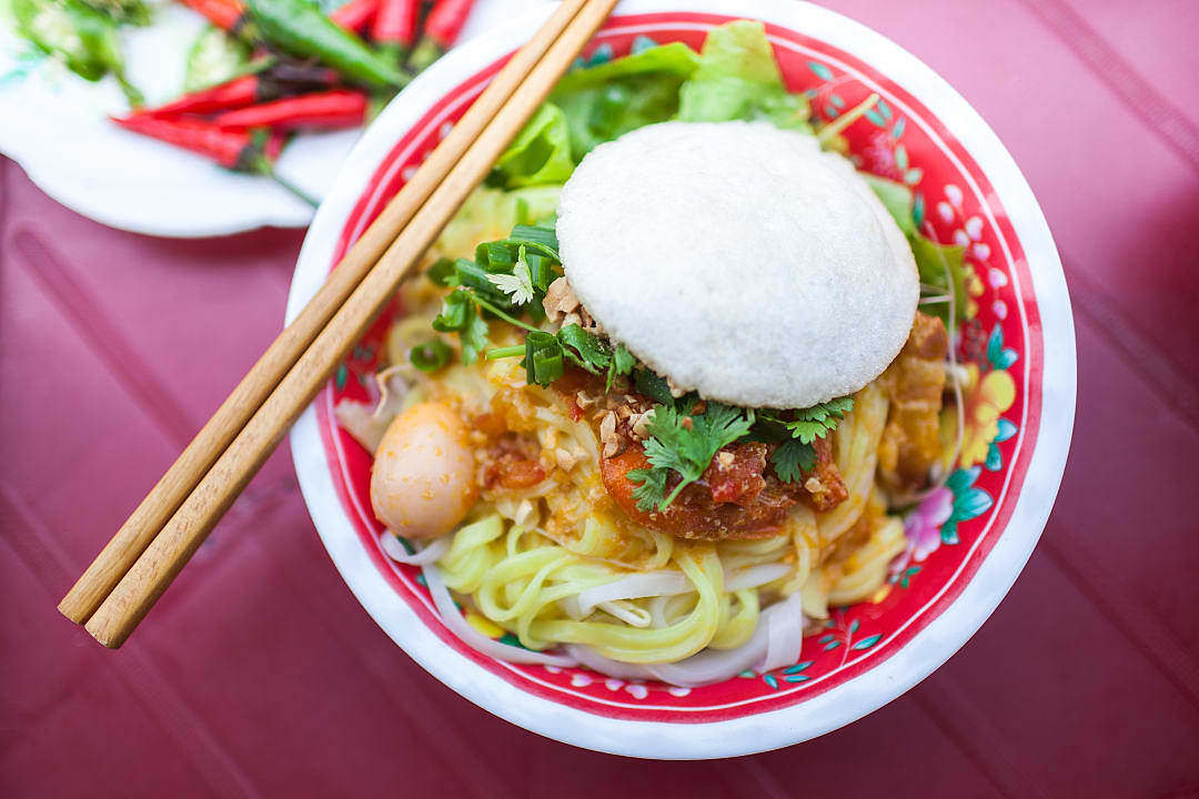Vietnamese bowl of Mì Quảng.